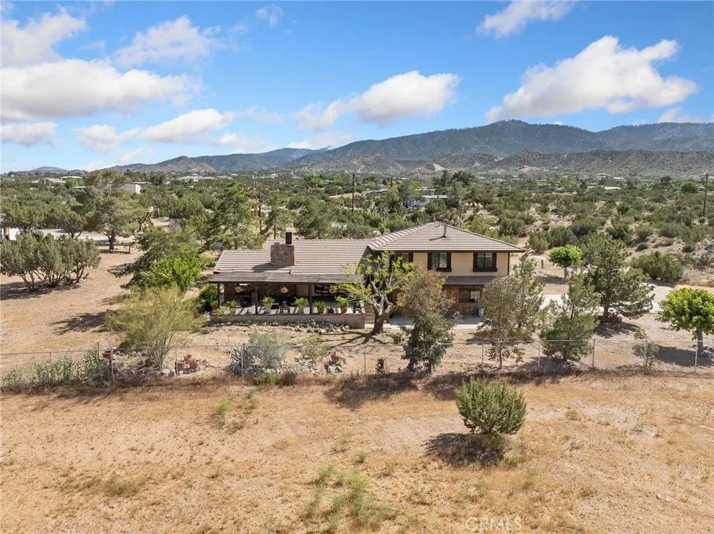 Photo of 984 Pinon Road, Pinon Hills, CA 92372 (MLS # HD26085004)