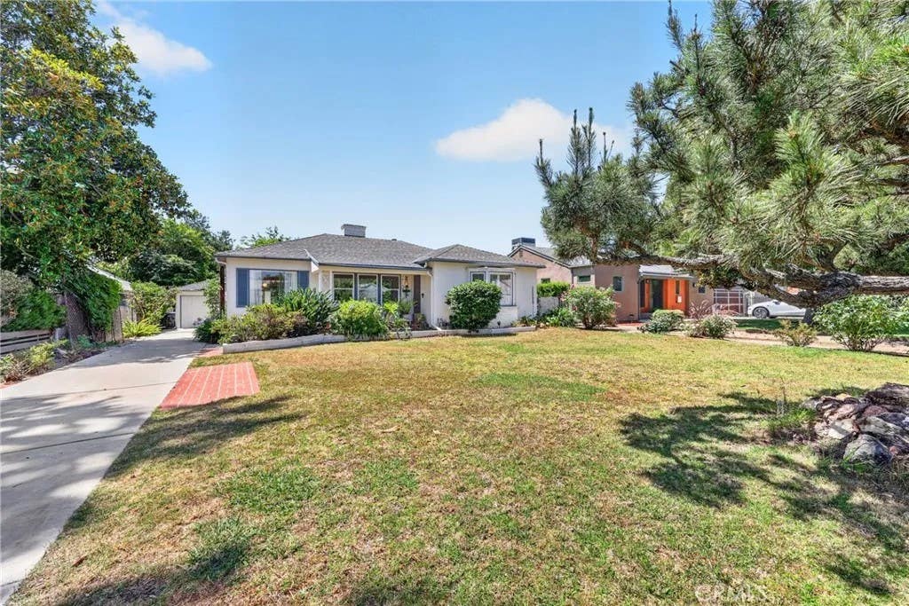Photo of 15136 Clark Street, Sherman Oaks, CA 91411 (MLS # SR26131965)