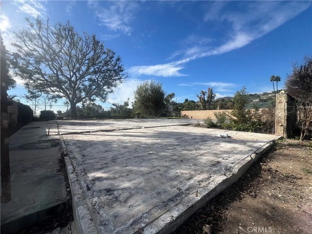 Photo of 1055 Las Pulgas, Pacific Palisades, CA 90272 (MLS # AR25272801)