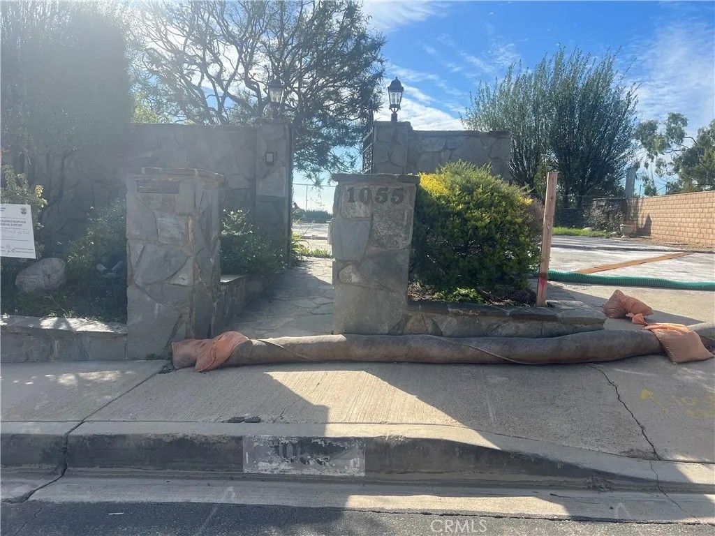 Photo of 1055 Las Pulgas, Pacific Palisades, CA 90272 (MLS # AR25272801)