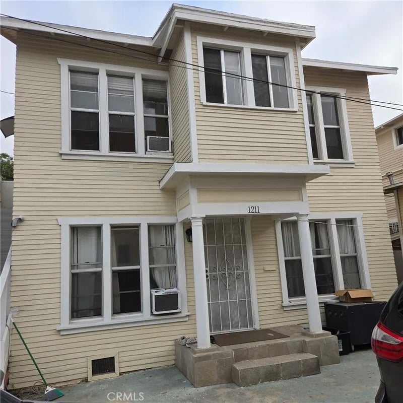1211 Elden Ave.