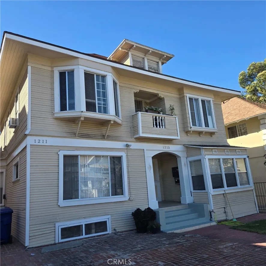 1211 Elden Ave.