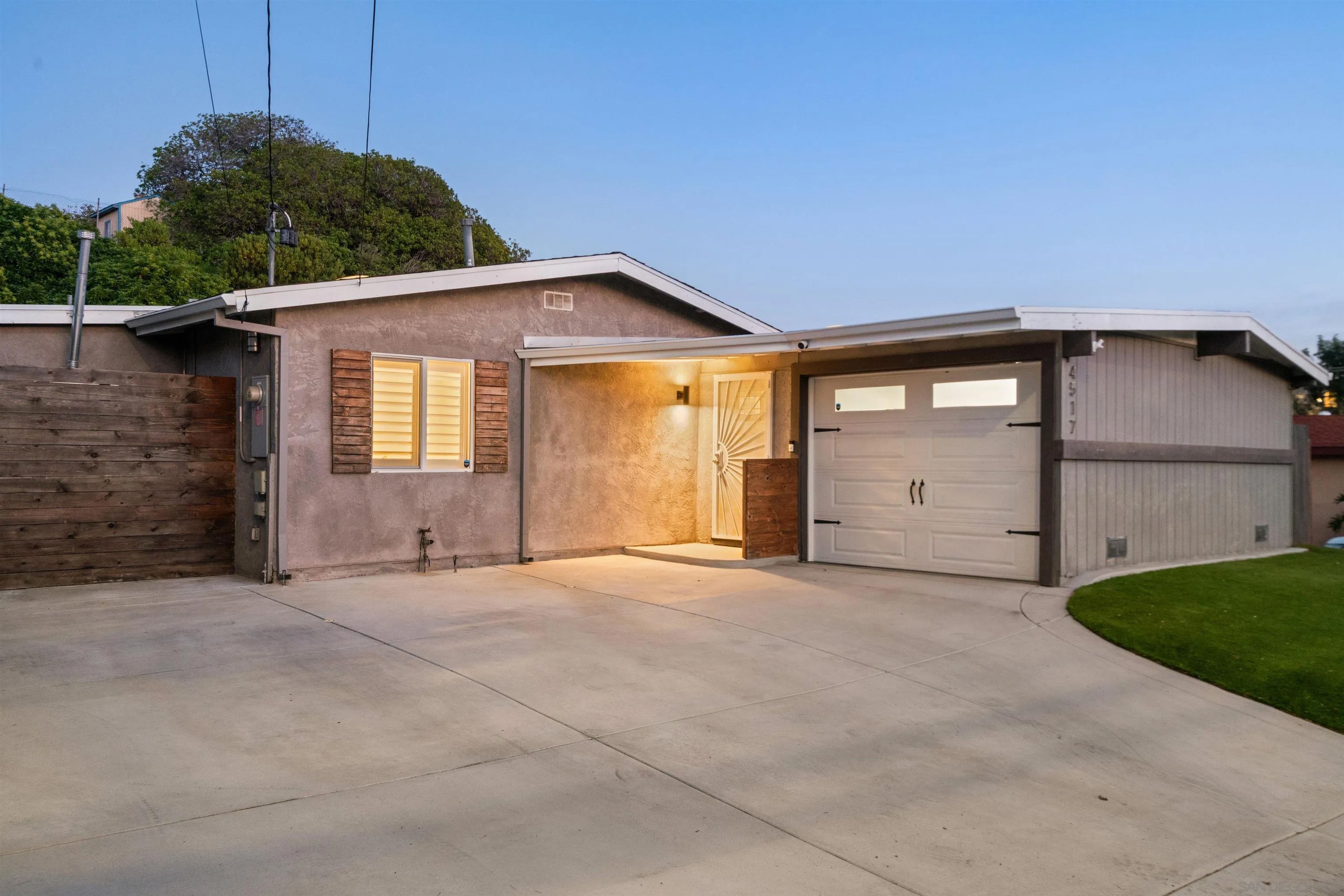 4517 Lyric Ln