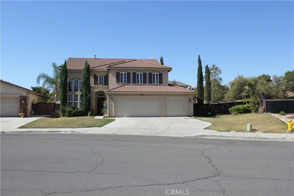 Photo of 34169 Sandy Avenue, Murrieta, CA 92563 (MLS # CV25186925)