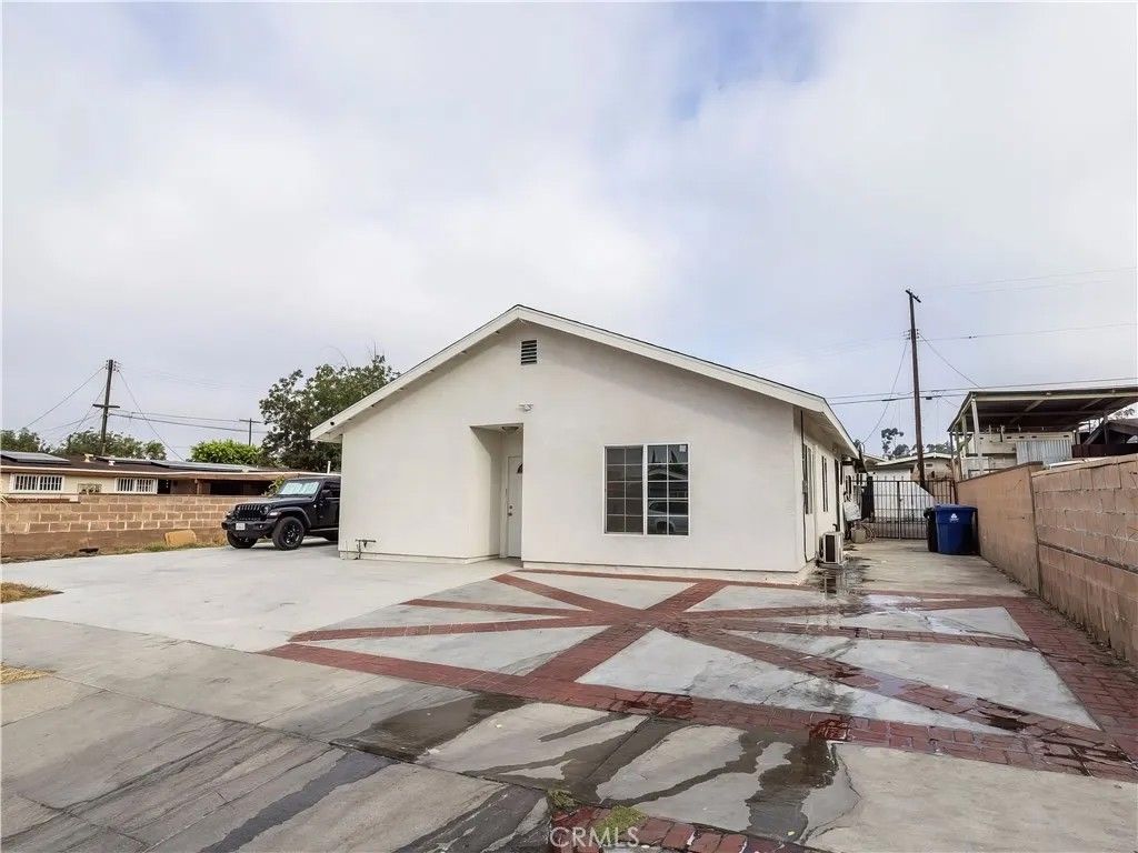 Photo of 12971 Montford St, Pacoima, CA 91331 (MLS # SR26059887)