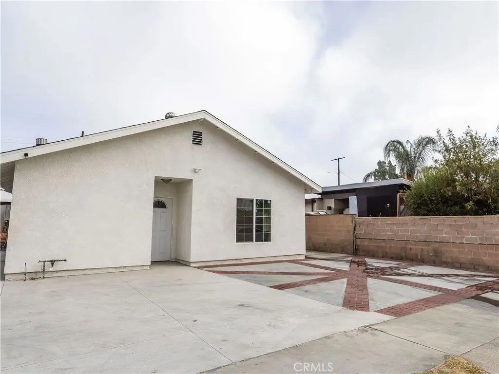 Photo of 12971 Montford St, Pacoima, CA 91331 (MLS # SR26059887)