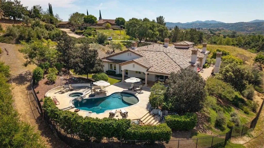 Photo of 4229 Bridlewood Road, Fallbrook, CA 92028 (MLS # NDP2601630)