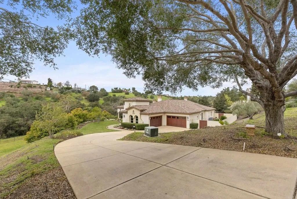 Photo of 4229 Bridlewood Road, Fallbrook, CA 92028 (MLS # NDP2601630)