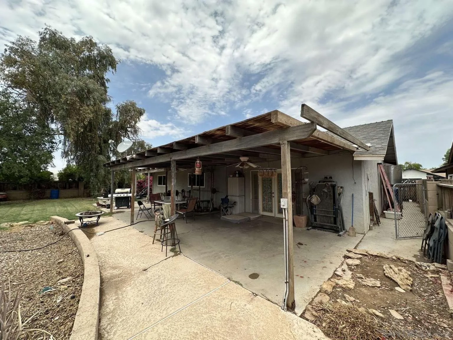 396 W Jones ST