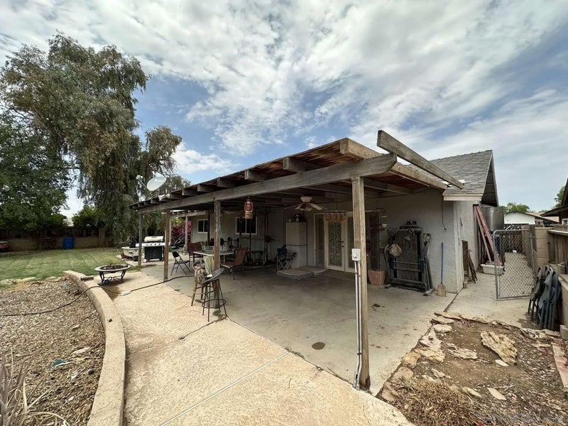 396 W Jones ST