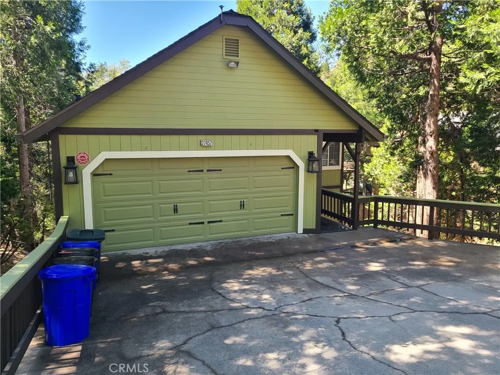 27457 Oakwood
