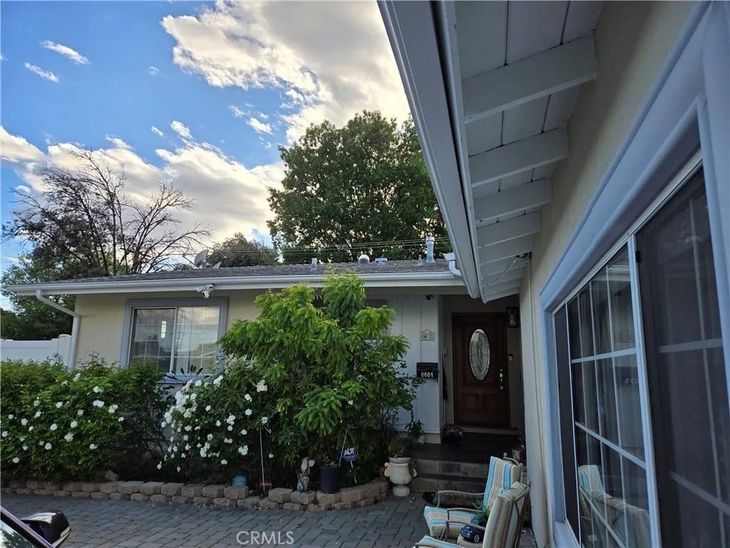 Photo of 6601 Woodlake Avenue, West Hills, CA 91307 (MLS # SR26079592)