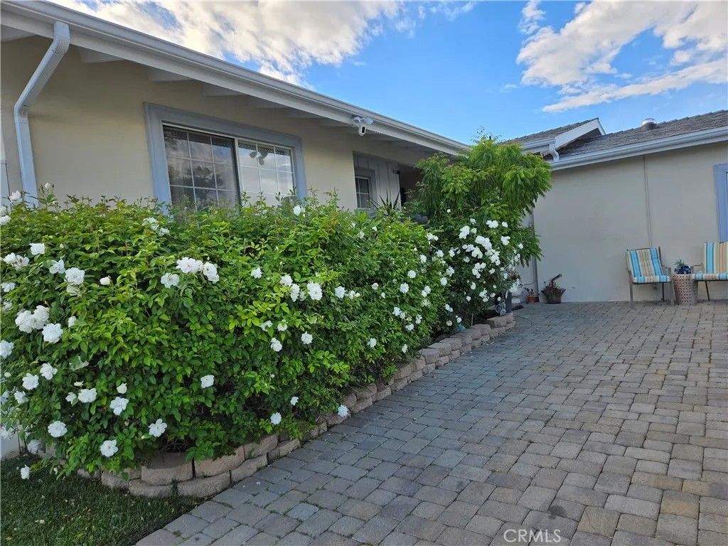 Photo of 6601 Woodlake Avenue, West Hills, CA 91307 (MLS # SR26079592)