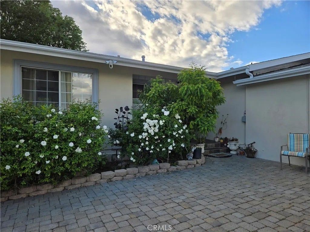 Photo of 6601 Woodlake Avenue, West Hills, CA 91307 (MLS # SR26079592)