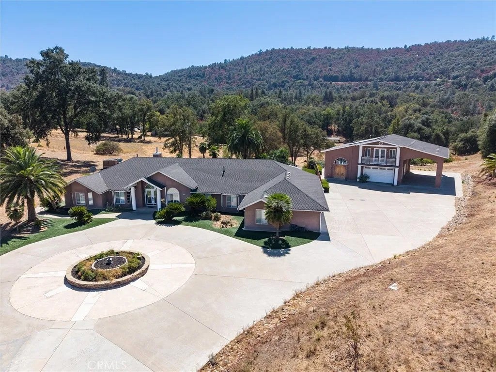 Photo of 49344 Deerview Lane, Oakhurst, CA 93644 (MLS # FR26207008)