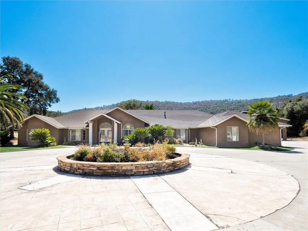 Photo of 49344 Deerview Lane, Oakhurst, CA 93644 (MLS # FR26207008)