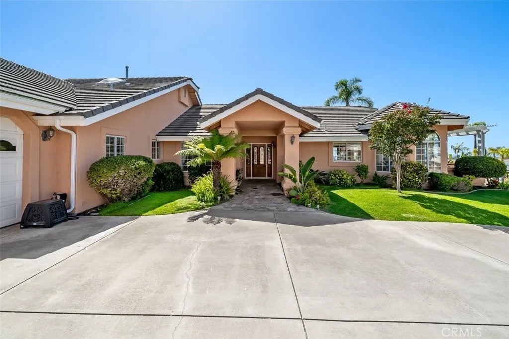 273 Mercedes Lane