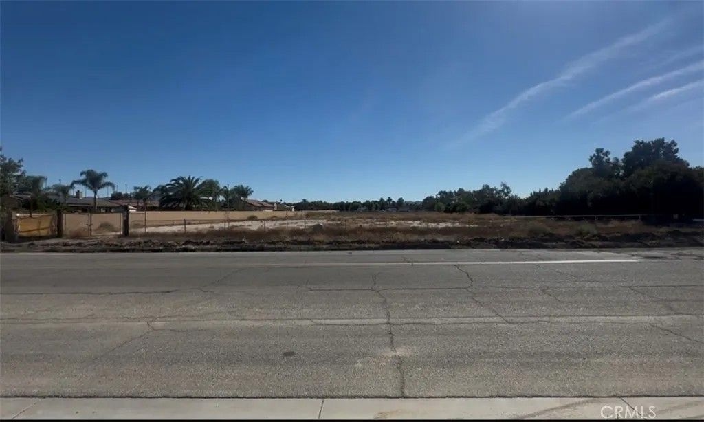 Photo of 1105 Eaton Ave, Hemet, CA 92543 (MLS # SW25249499)