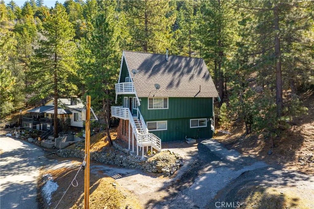 Photo of 2073 Mojave Scenic Dr, Wrightwood, CA 92397 (MLS # CV26051872)