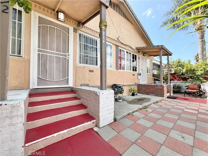 218 E 60th Street