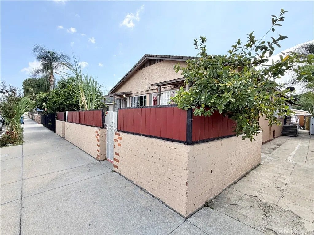 218 E 60th Street