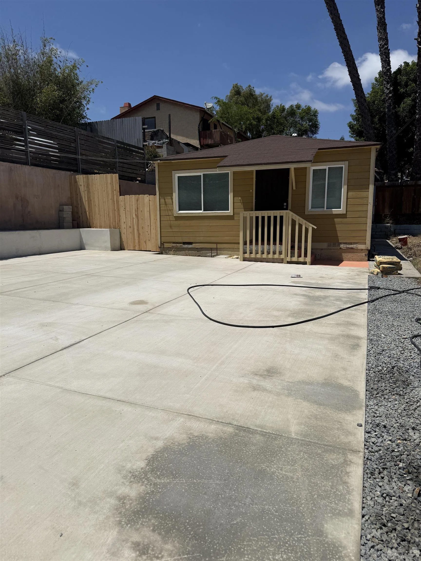 1207 E 8th