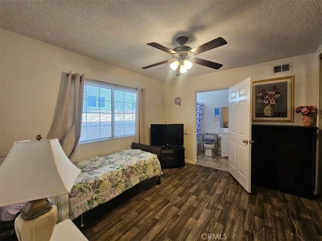 Photo of 17441 Hiawatha Street, Granada Hills, CA 91344 (MLS # WS25279032)