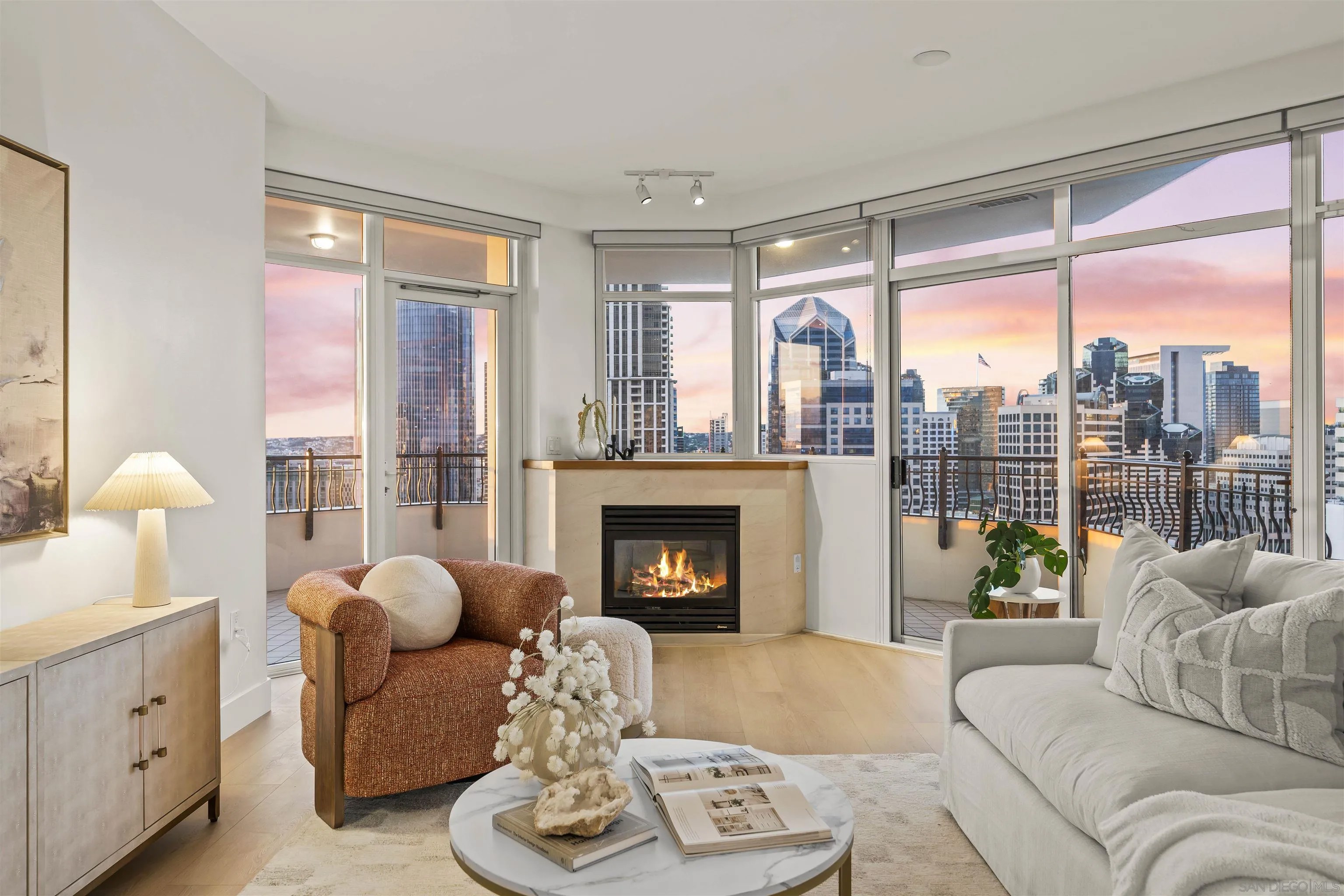 700 W Harbor 2501