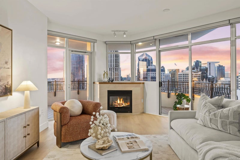 700 W Harbor 2501