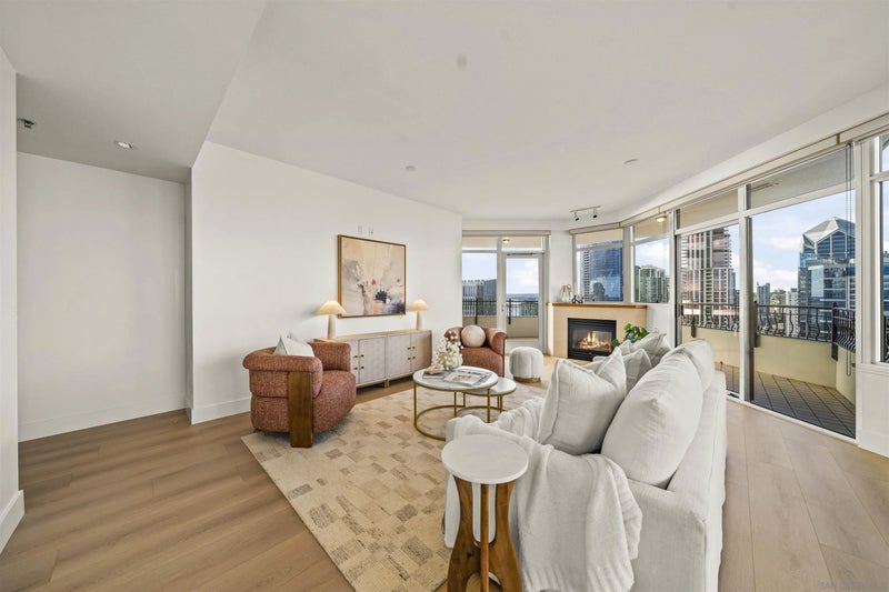 700 W Harbor 2501