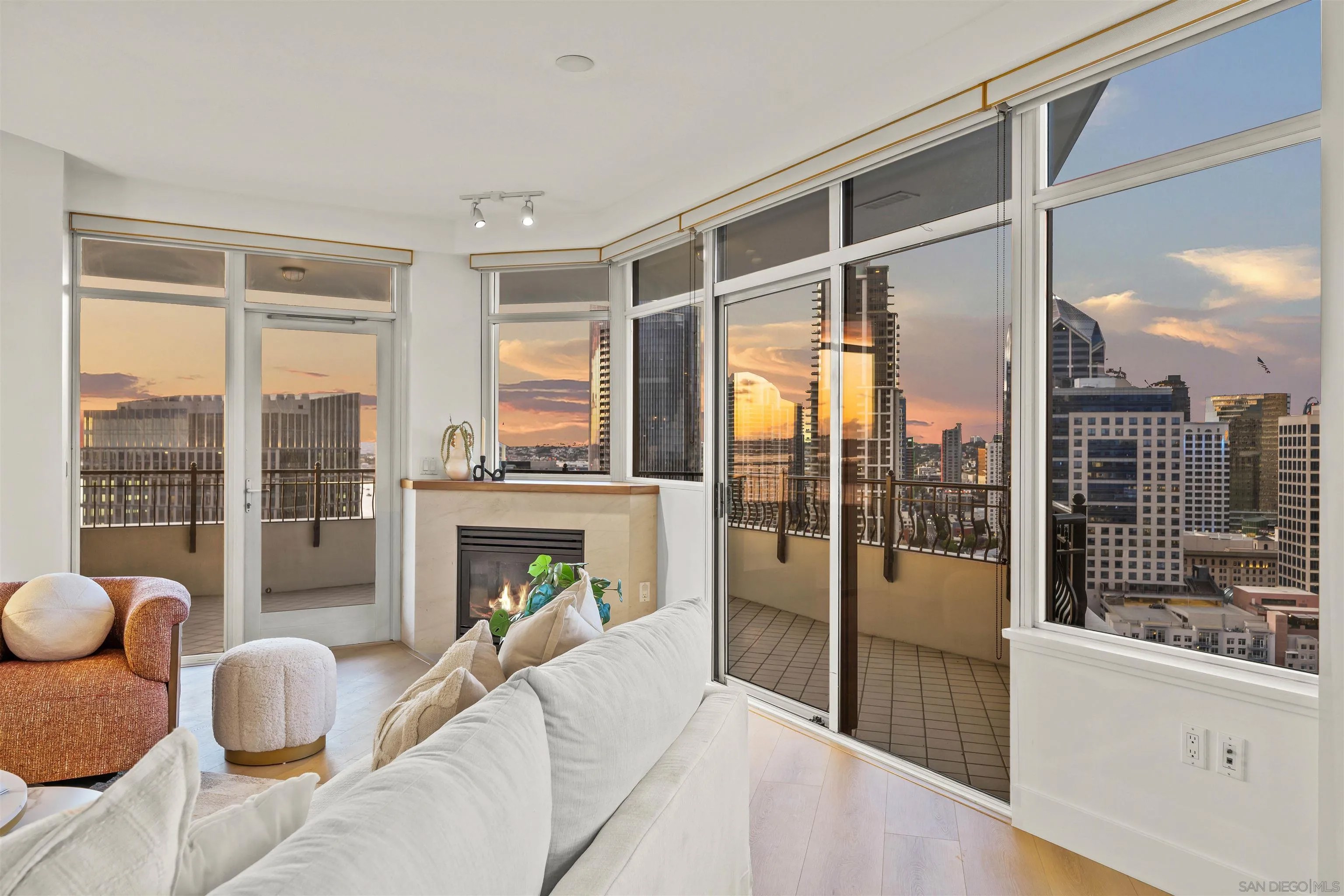 700 W Harbor 2501