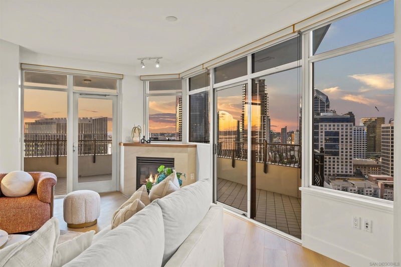 700 W Harbor 2501