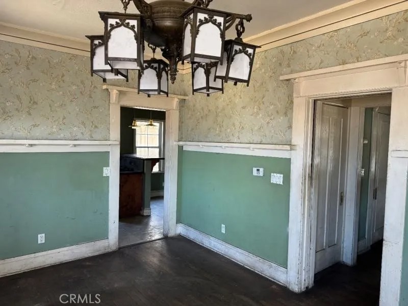 1749 W 49th