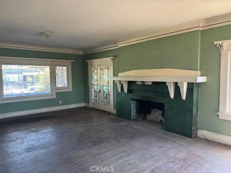 1749 W 49th