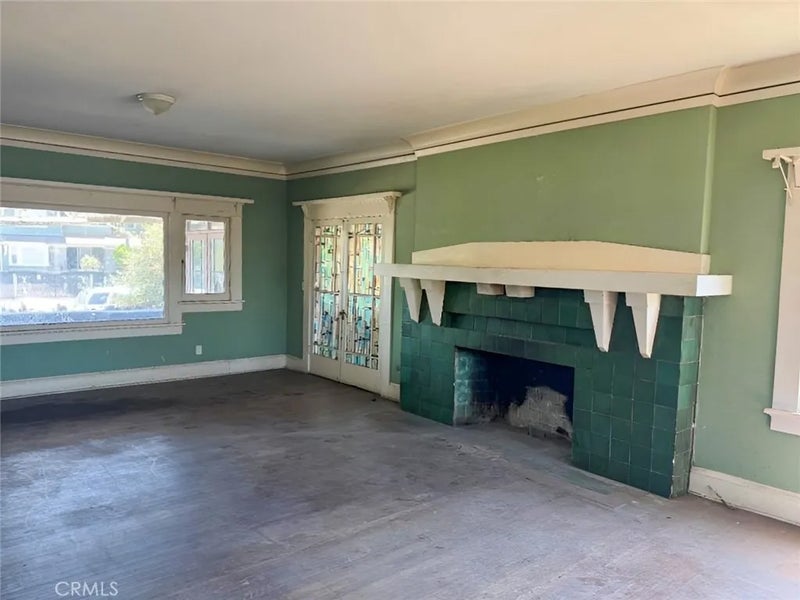 1749 W 49th
