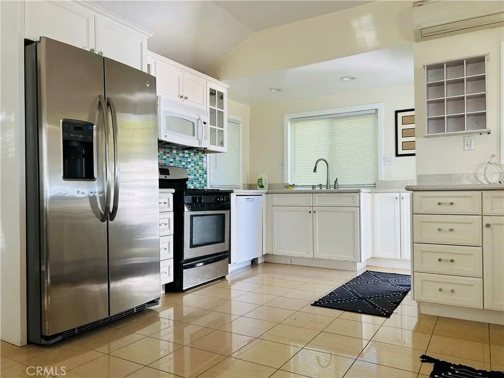 Photo of 16086 Grand Avenue, Lake Elsinore, CA 92530 (MLS # AR26062563)