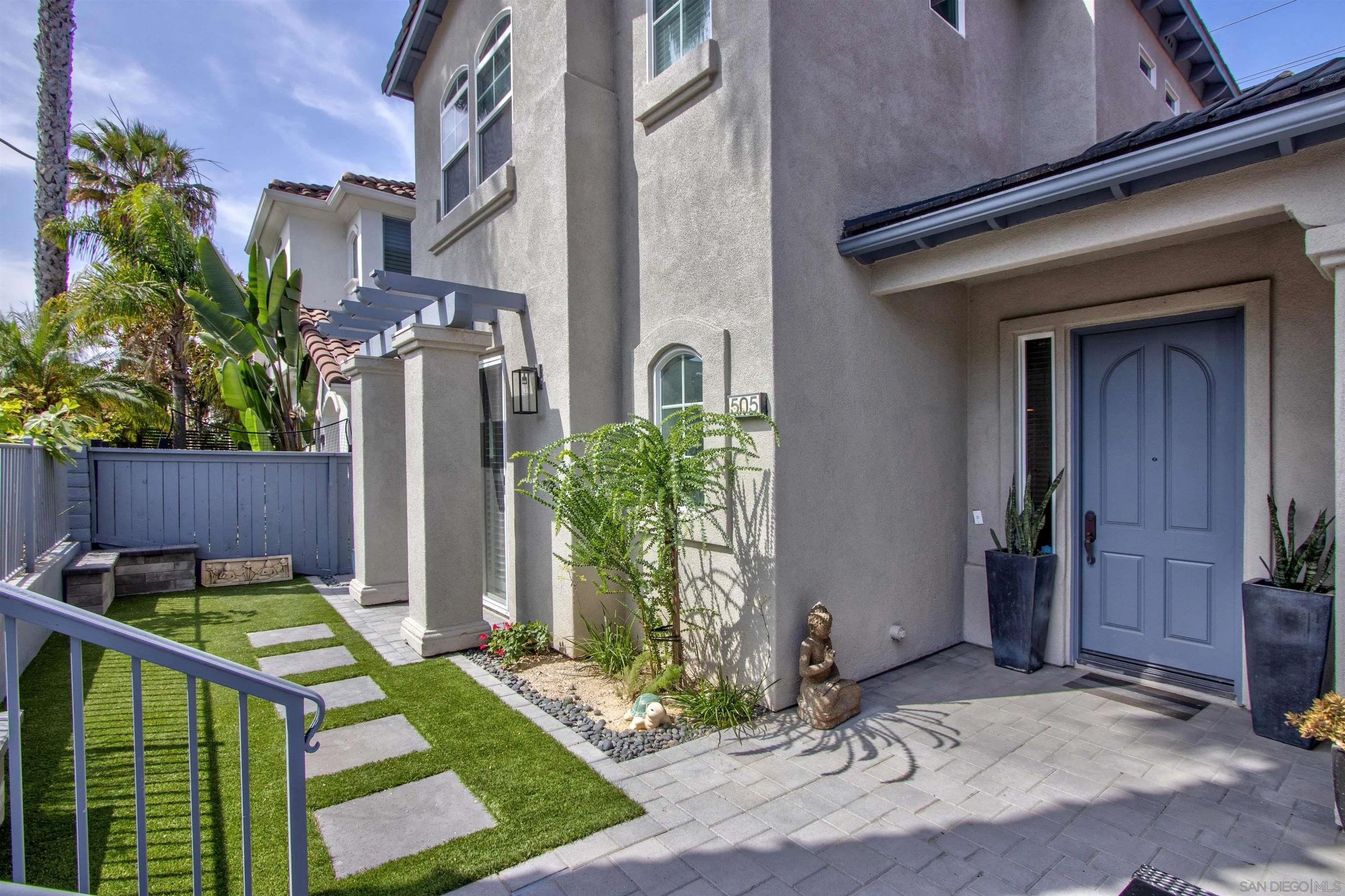 505 N Cedros