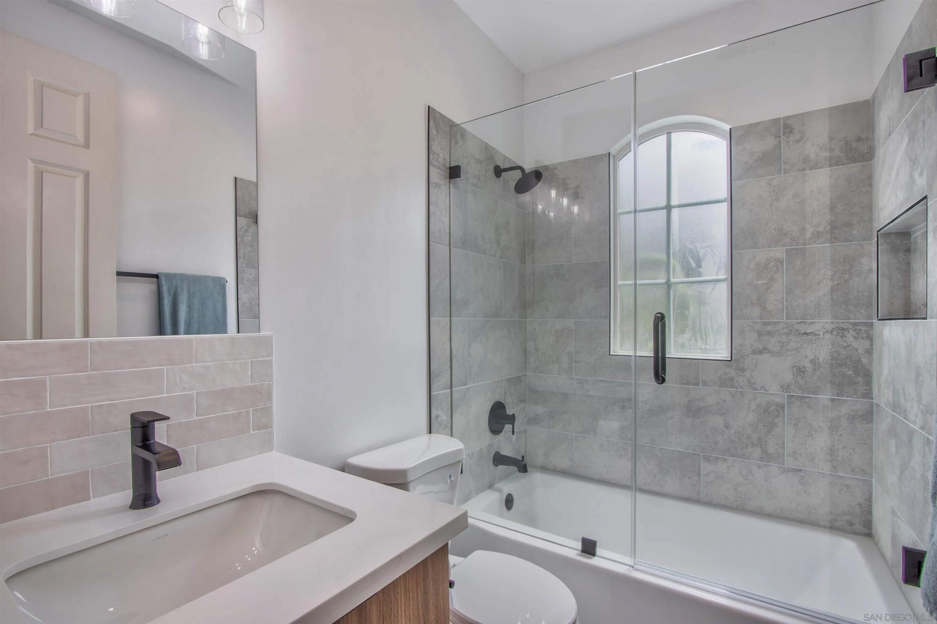 505 N Cedros