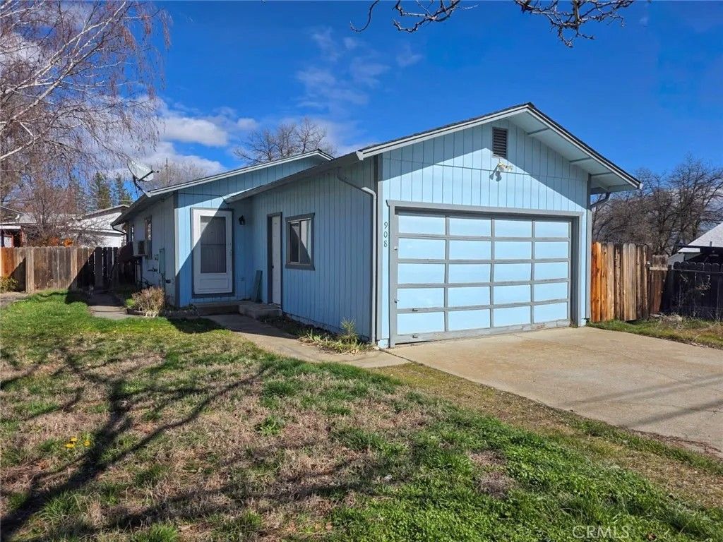 Photo of 908 Miner St, Yreka, CA 96097 (MLS # SN26039272)