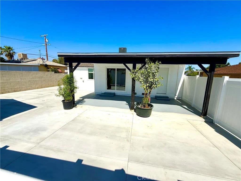 Photo of 7935 Cleon AVE, Sun Valley, CA 91352 (MLS # SR26165793)