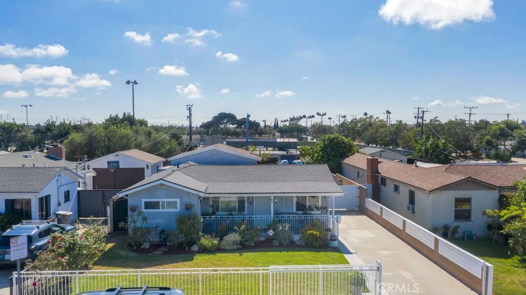 17011 S Catalina