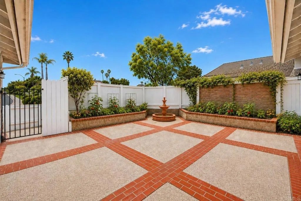 Photo of 726 Santa Rufina Drive, Solana Beach, CA 92075 (MLS # NDP2607437)