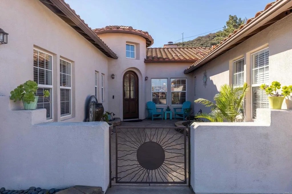 Photo of 642 Via Del Campo, San Marcos, CA 92078 (MLS # NDP2609757)