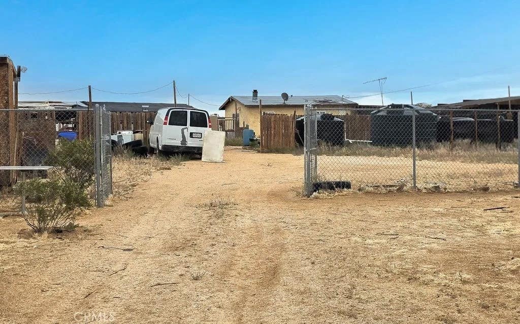 Photo of 43111 260th St, Lancaster, CA 93535 (MLS # CV26177995)