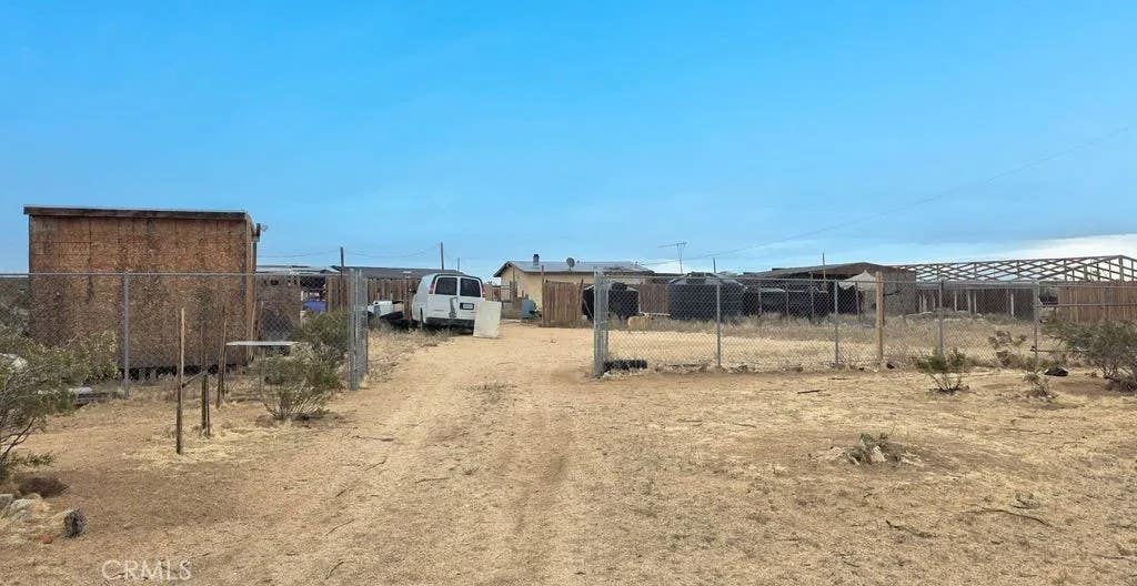 Photo of 43111 260th St, Lancaster, CA 93535 (MLS # CV26177995)