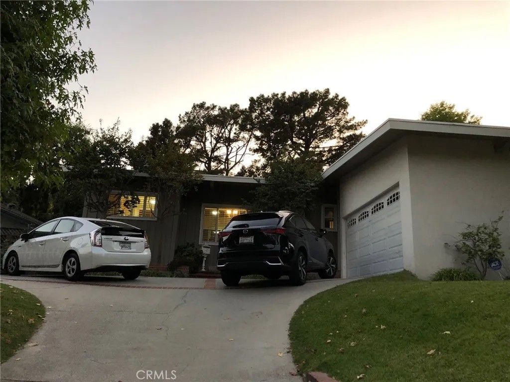 Photo of 285 Avenue 64 Ave, Pasadena, CA 91105 (MLS # SB26025605)