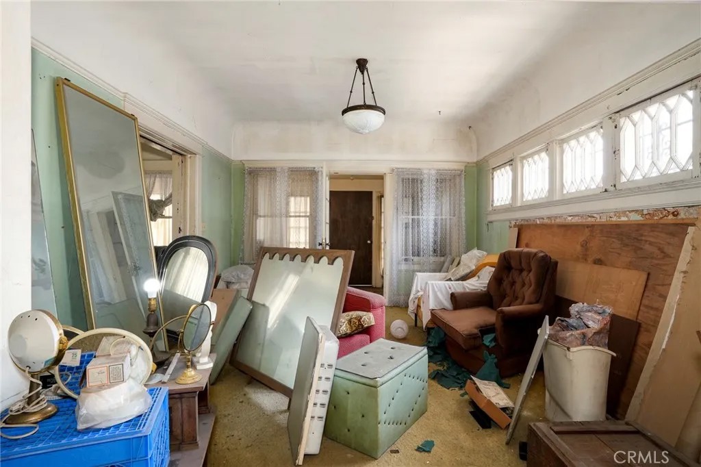 1524 W 22nd