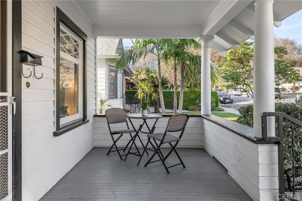 Photo of 113 N Ivy Ave, Monrovia, CA 91016 (MLS # CV26031869)