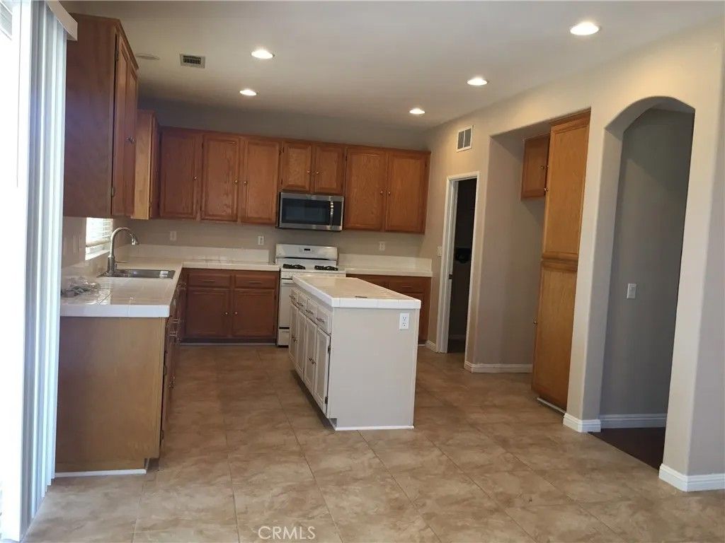 Photo of 26214 Manzanita Street, Murrieta, CA 92563 (MLS # SW25227349)