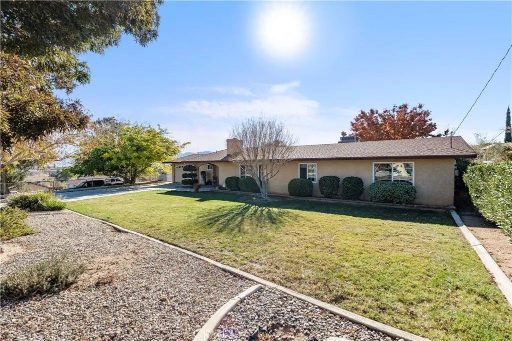 Photo of 16395 Mission St, Hesperia, CA 92345 (MLS # HD25272644)